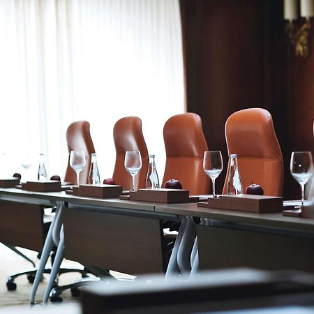 Moevenpick Hotel City Star Jidda Eksteriør bilde A boardroom