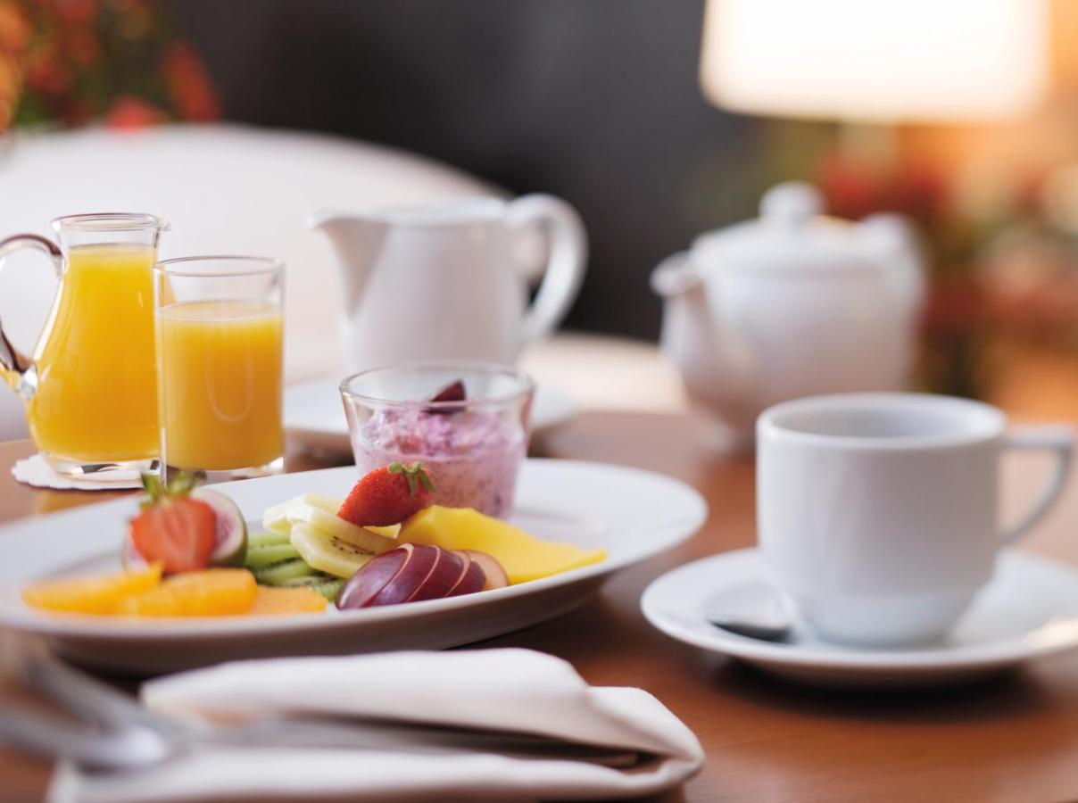 Moevenpick Hotel City Star Jidda Eksteriør bilde A breakfast table