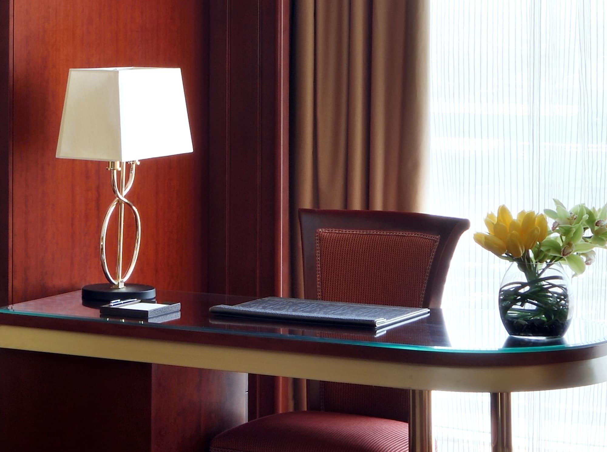 Moevenpick Hotel City Star Jidda Eksteriør bilde A table lamp