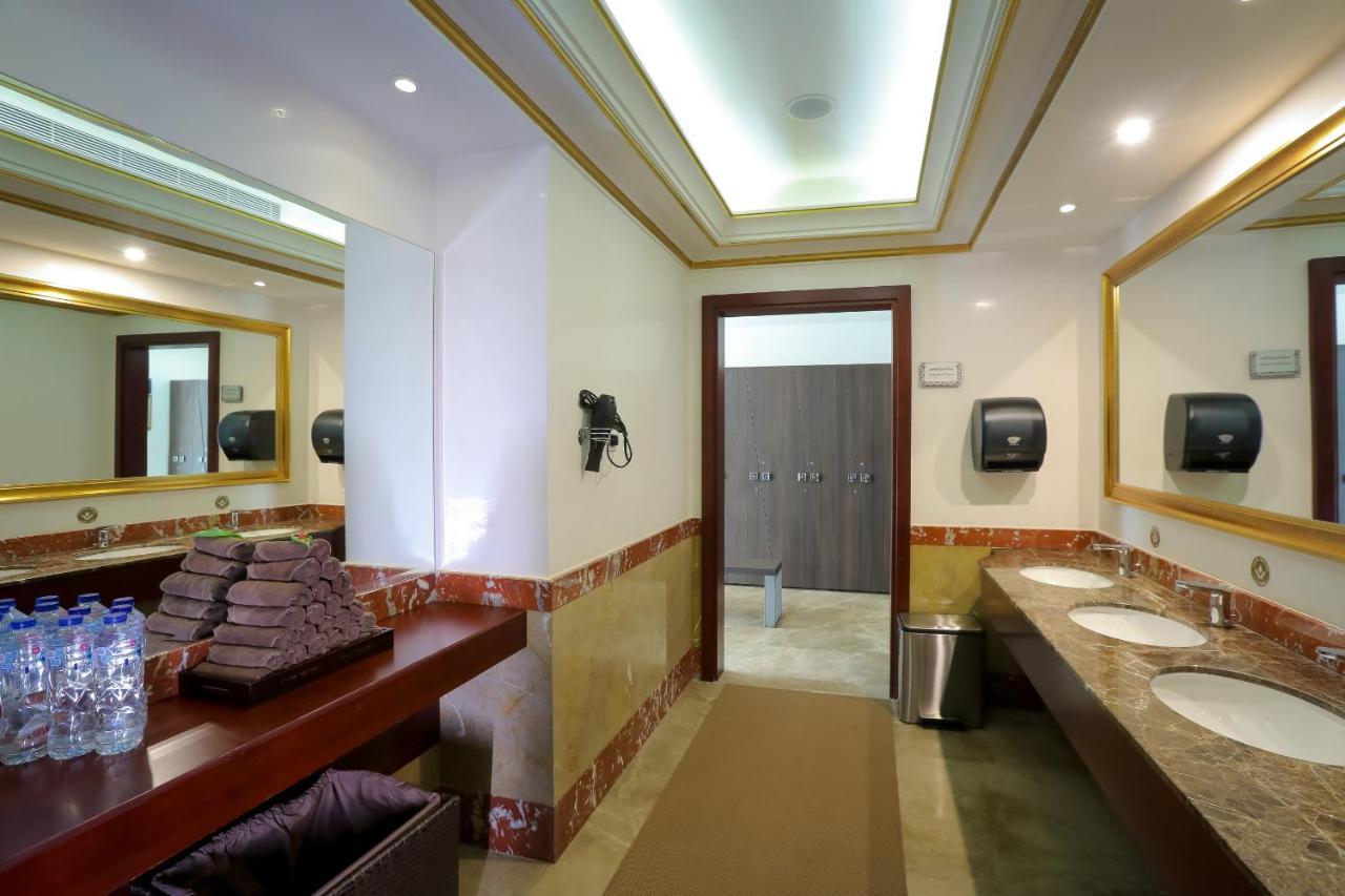 Moevenpick Hotel City Star Jidda Eksteriør bilde A public restroom in a hotel