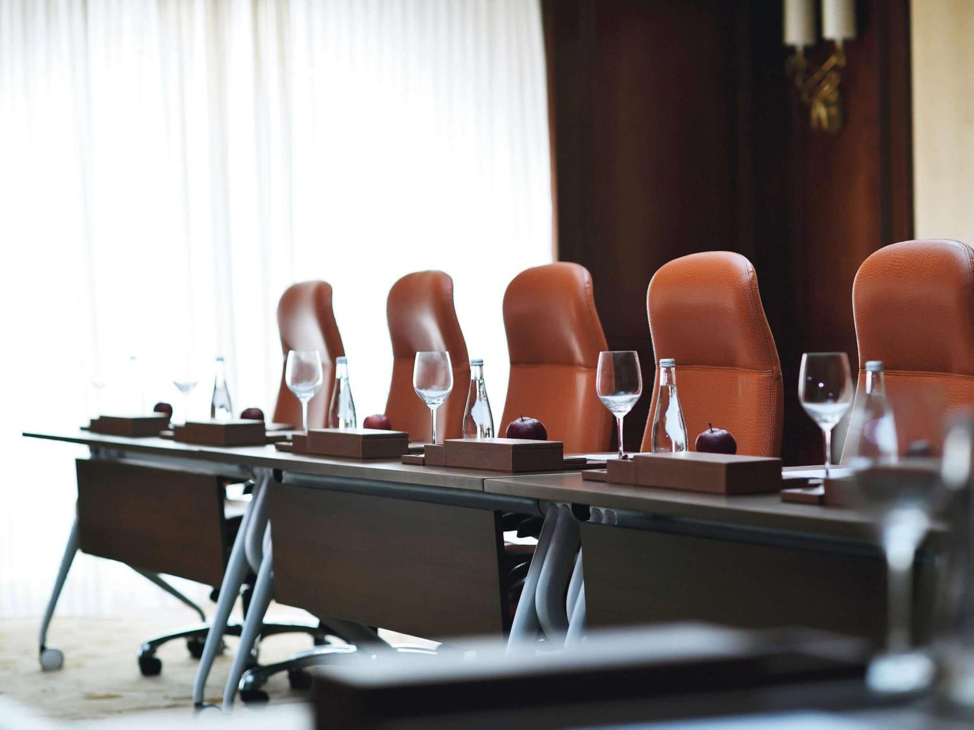 Moevenpick Hotel City Star Jidda Eksteriør bilde A boardroom