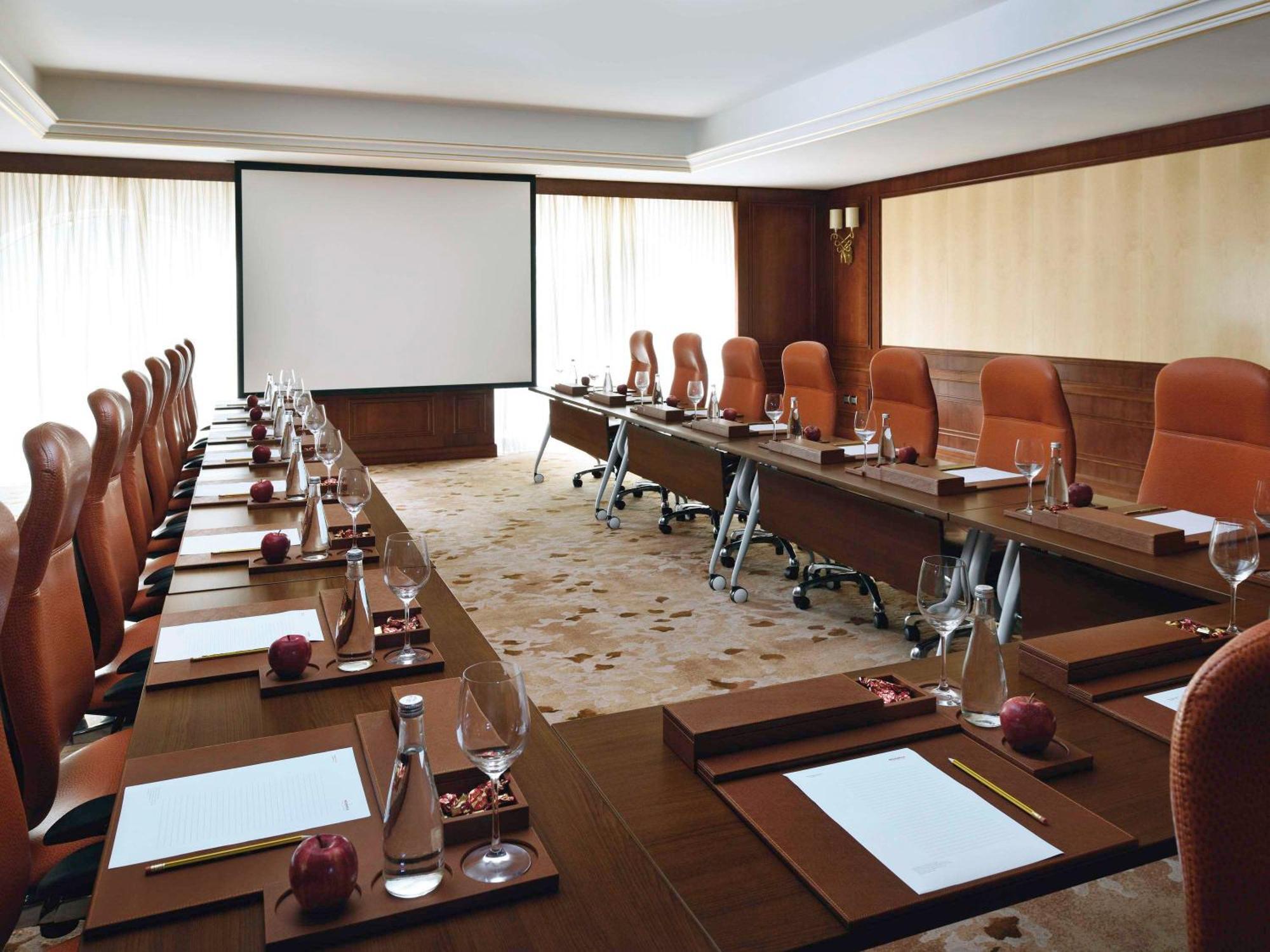 Moevenpick Hotel City Star Jidda Eksteriør bilde A meeting room